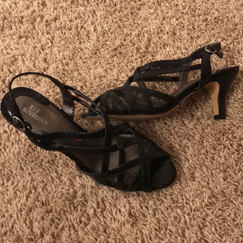 NIB black, vegan patent leather heeled sandals